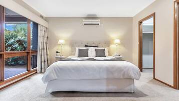 4 bedrooms, desk, iron/ironing board, travel cot