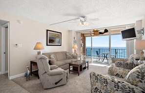 TV - 2 BR 2 BA Ocean a Pool and Amazing Ocean/Beach Views (Ocean City)