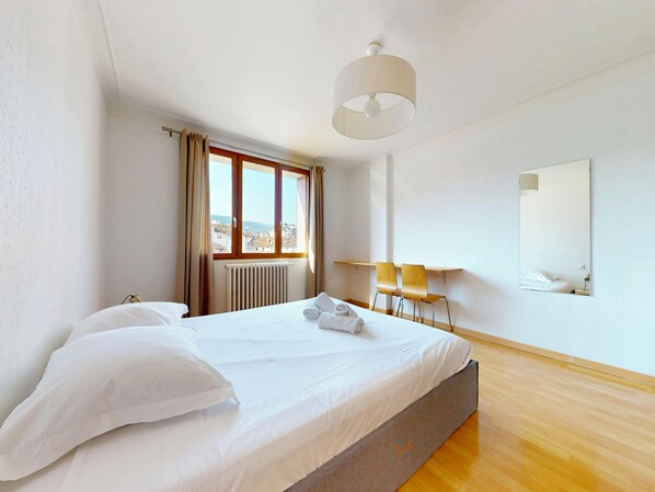 2 bedrooms, iron/ironing board, WiFi, bed sheets