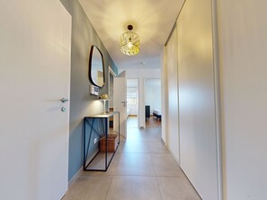 2 bedrooms, iron/ironing board, bed sheets