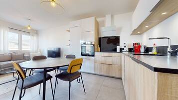 Fridge, microwave, oven, stovetop