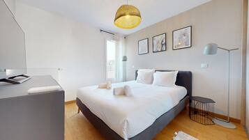 2 bedrooms, iron/ironing board, bed sheets