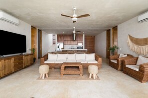 TV - Beachfront Villa, Punta de Mita, Litibu (Litibú)