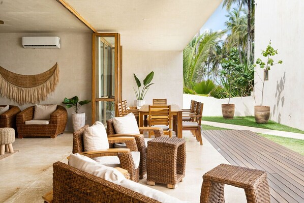 Outdoor dining