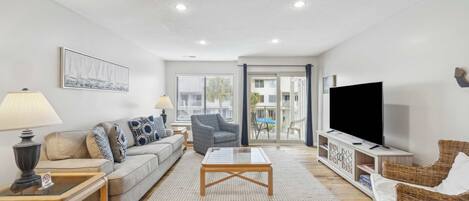 テレビ、書斎 / ワークスペース