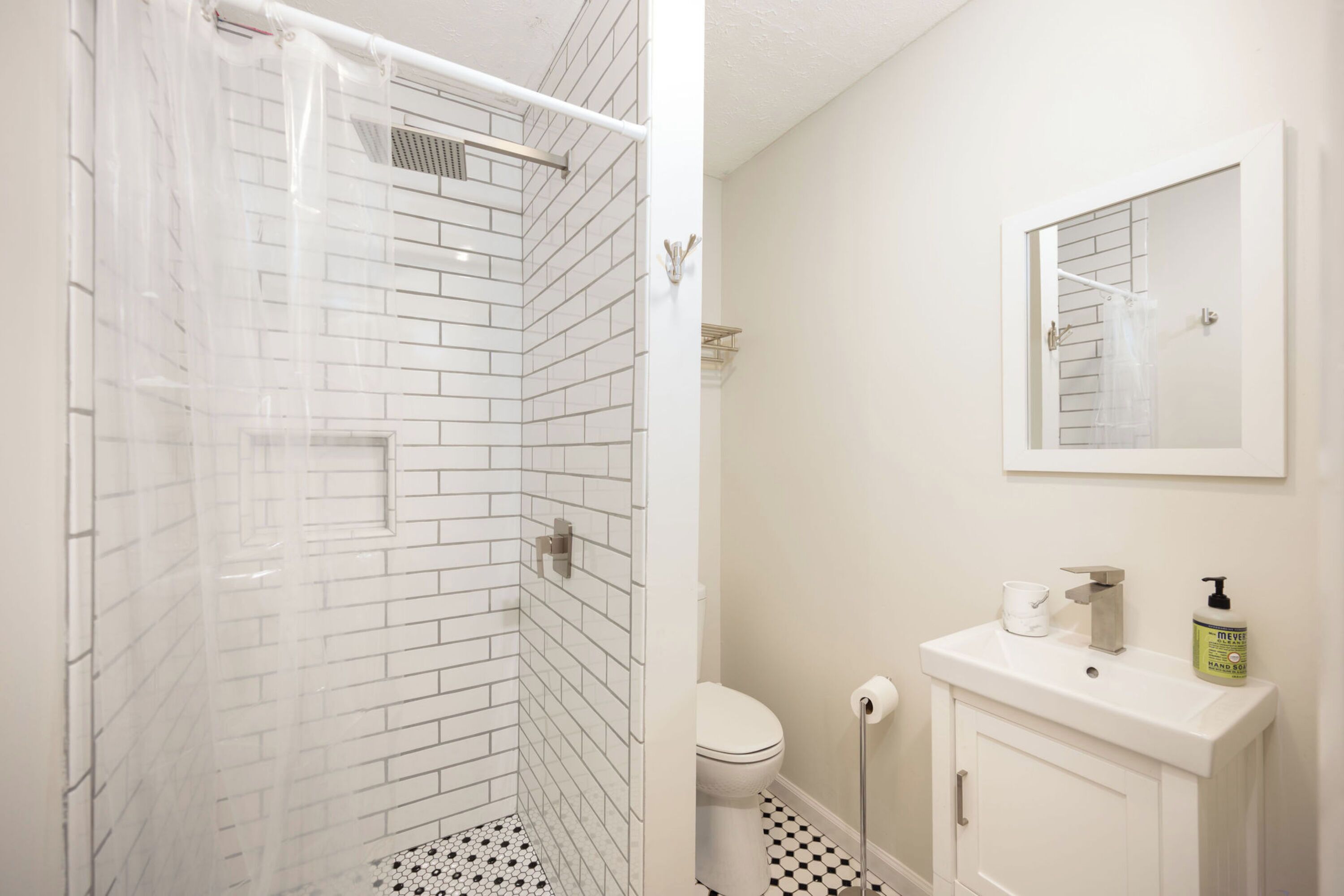 Signature House, 3 Bedrooms, Non Smoking, Kitchen | Bathroom | Combined shower/bathtub, free toiletries, hair dryer, towels