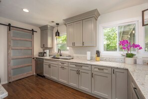 Signature House, 3 Bedrooms, Non Smoking, Kitchen | Private kitchen