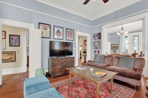 Smart TV, books - Grooving on Gwinnett (Savannah)