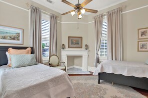 4 Schlafzimmer, Bügeleisen/Bügelbrett, kostenloses WLAN, Bettwäsche