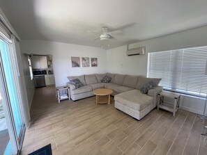 Smart TV - 1 block to the beach, perfect! (Cocoa Beach)