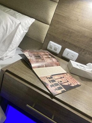 Mini-bar avec articles gratuits, bureau