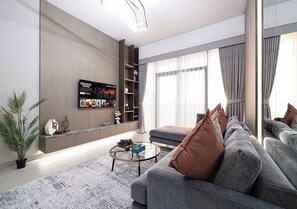 Een televisie en een kantoor