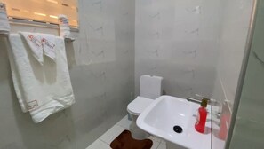 Handtücher, Seife, Toilettenpapier