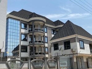 Exterior - DJ Villa Your Premium Stay-ST10 (Tema Community 25, Accra-Dawhenya)