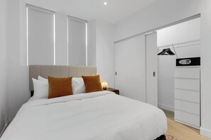 3 عدّة غرف نوم ومكتب ومكواة/لوح كي وسرير سفر