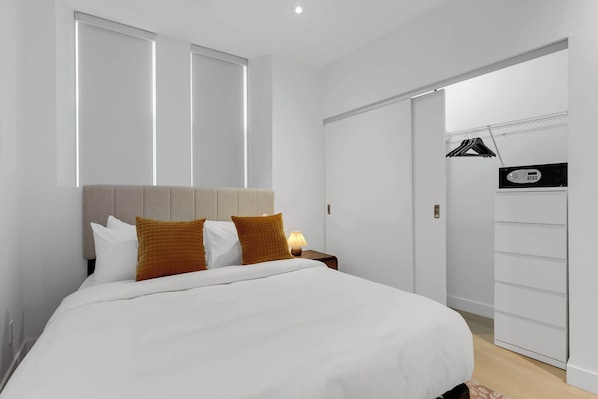3 Schlafzimmer, Schreibtisch, Bügeleisen/Bügelbrett, Reisekinderbett