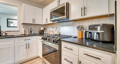 Near Gicc & ATL Airport: Modern Townhome!