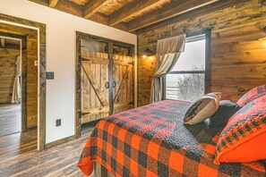 House (3 Bedrooms) | Interior - Hike, Hunt & Unwind: Mtn-view Cabin in Del Norte! (Del Norte)