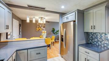 House (3 Bedrooms) | Interior