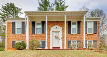1 Mi to Dtwn Lynchburg: Charming Family Home!
