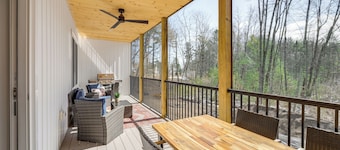 Walk to Beach & Sebago Lake: Luxe Family Getaway!