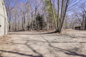 Apartment (0 Bedroom) | Interior - 1 Mi to Foxwoods Casino: Couple's Retreat w/ Patio (Ledyard)