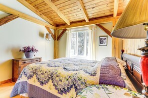 Apartment (0 Bedroom) | Interior - 1 Mi to Foxwoods Casino: Couple's Retreat w/ Patio (Ledyard)