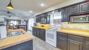 House (3 Bedrooms) | Interior - Outdoorsy Getaway Near Atoka: Hunt, Fish & Relax! (Pittsburg)
