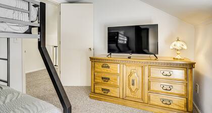 2 Mi to Road America: Pet-friendly Duplex!