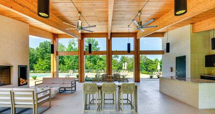 Gated Community w/ Perks: North Carolina Hideaway