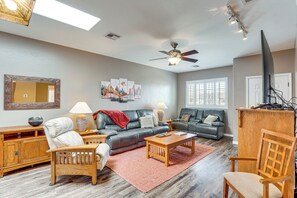 Apartment (2 Bedrooms) | Interior - Hot Tub Access & Fire Pit: Green Valley Getaway! (Green Valley)