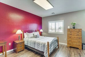 Apartment (2 Bedrooms) | Interior - Hot Tub Access & Fire Pit: Green Valley Getaway! (Green Valley)