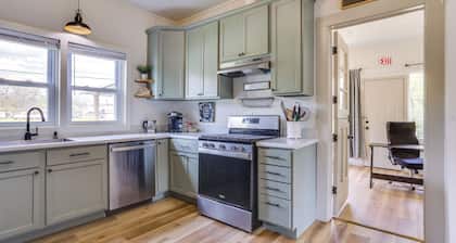 Half-mi to Dtwn Lufkin: Charming & Spacious Home!