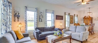 Half-mi to Dtwn Lufkin: Charming & Spacious Home!