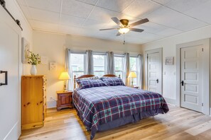 House (3 Bedrooms) | Interior - Half-mi to Dtwn Lufkin: Charming & Spacious Home! (Lufkin)