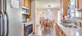 6 Mi to Ellen Trout Zoo: Family Home w/ Yard!