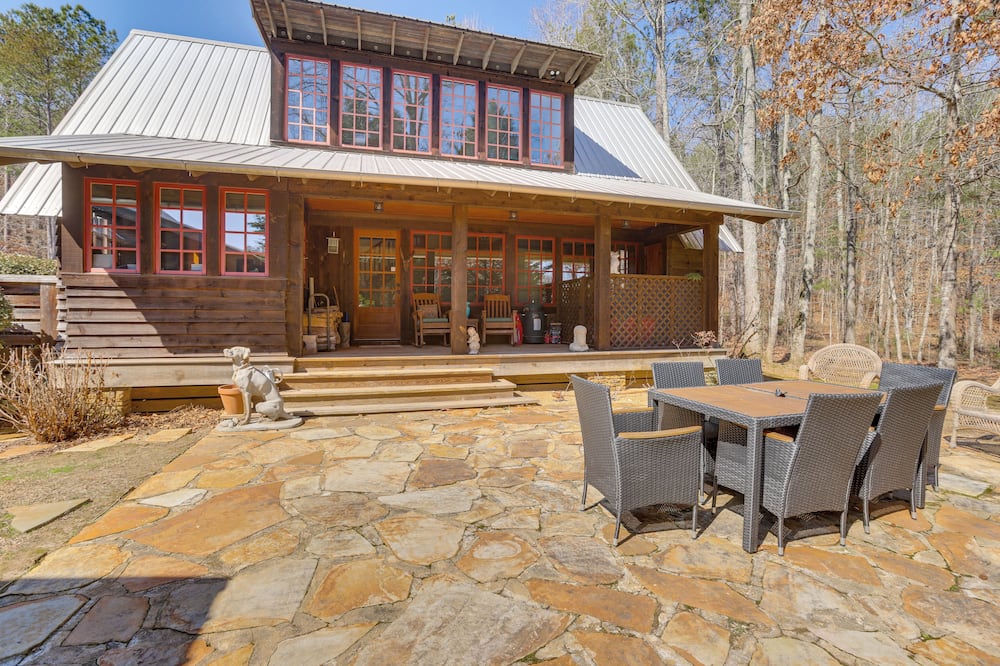 Dock, Canoe & Patio: Lakeside Cottage in Alabama - Springville, PA