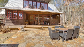 Cottage (2 Bedrooms) | Front of property