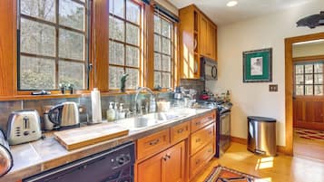 Cottage (2 Bedrooms) | Interior