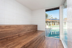 Deluxe House, 4 Bedrooms, Air conditioning | Spa