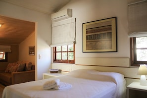 Deluxe House, 4 Bedrooms, Air conditioning | 4 bedrooms, individually decorated, individually furnished, desk
