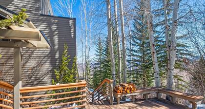 Timberline Lodge by Rove Hot Tub Patio w Views