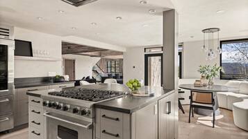 House | 6 bedrooms, Internet