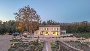 A two-story house with a tiled roof, surrounded by landscaped gardens and a swimming pool. - Villa de l Ecluse Maussane les Alpilles (Maussane-les-Alpilles)