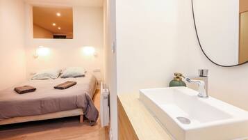 1 chambre, fer et planche Ă repasser, Wi-Fi, draps fournis