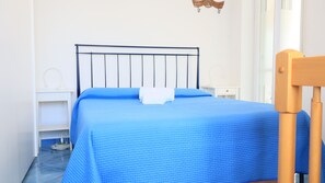 2 Schlafzimmer, BĂŒgeleisen/BĂŒgelbrett, WLAN, BettwĂ€sche