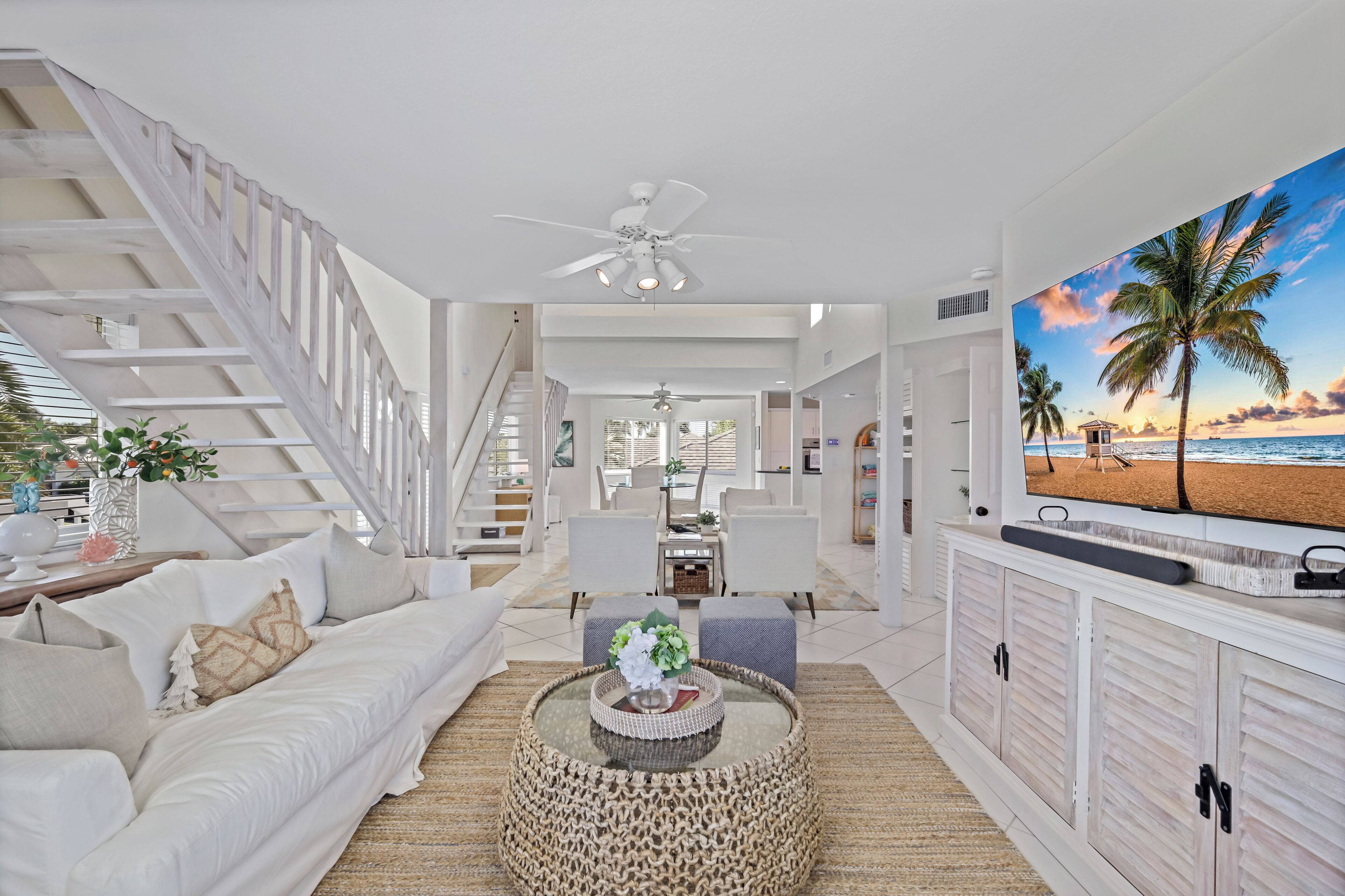 Een televisie en een tafeltennistafel