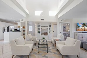 Fernseher, Tischtennisplatte