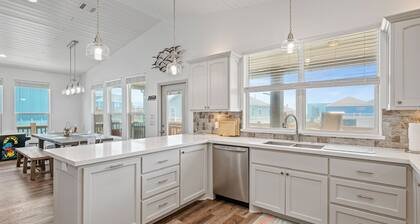 Breeze Easy - Close to beach, fenced yard, cargo lift and more!
