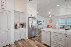 Interior - Breeze Easy - Close to beach, fenced yard, cargo lift and more! (Crystal Beach)